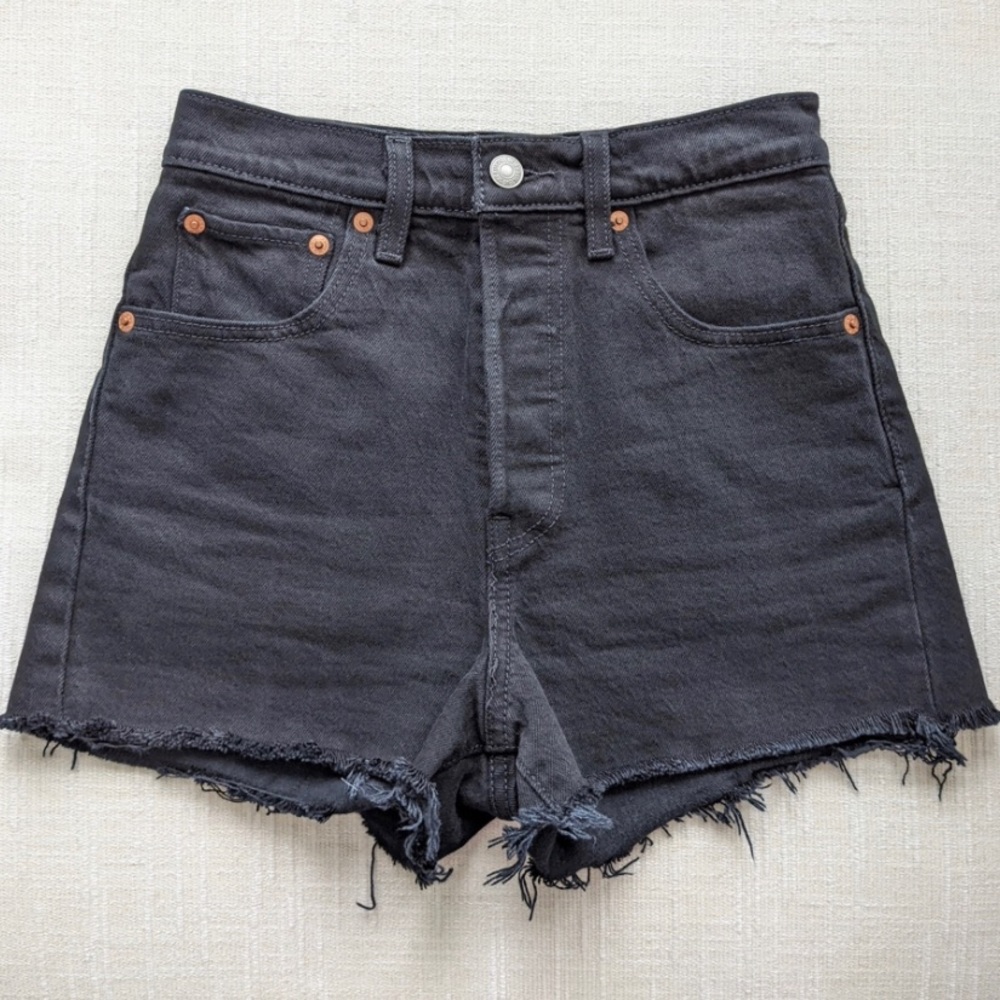 Levi’s Ribcage Shorts